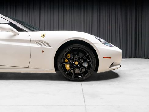 Used 2013 Ferrari California RWD image 27