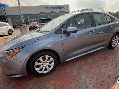 Used 2022 Toyota Corolla LE image 6