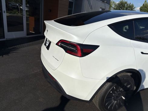 Used 2021 Tesla Model Y Long Range AWD/4WD image 8