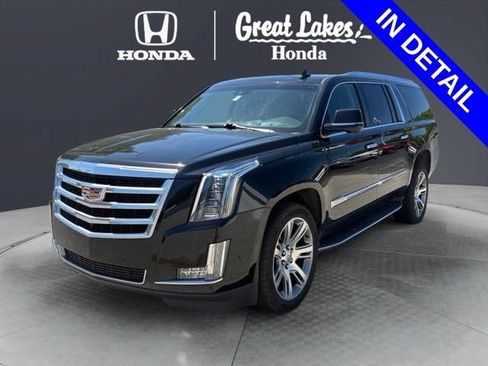 Used 2017 Cadillac Escalade ESV Luxury RWD image 2