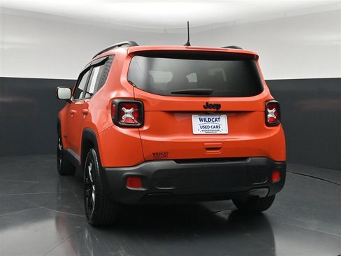 Used 2018 Jeep Renegade Altitude w/ Cold Weather Group FWD image 7