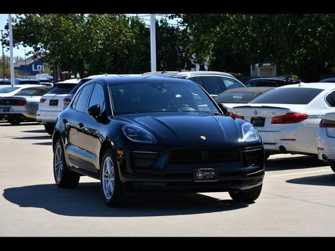 Used 2024 Porsche Macan image 1
