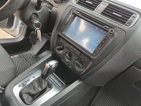 Used 2013 Volkswagen Jetta S image 38