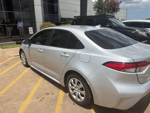Used 2025 Toyota Corolla LE FWD image 4
