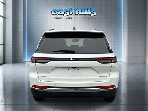 Certified 2024 Jeep Grand Cherokee Laredo X image 4