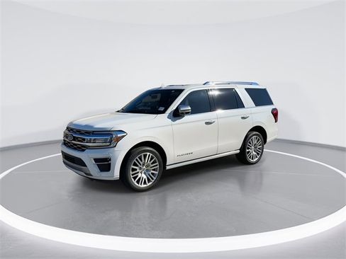 Used 2023 Ford Expedition Platinum image 3