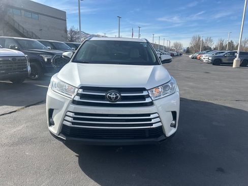 Used 2017 Toyota Highlander XLE image 11