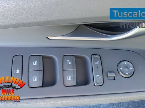 Used 2024 Hyundai Elantra SEL w/ Convenience Package image 14