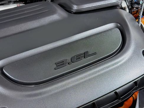 Used 2024 Chrysler Pacifica Limited FWD image 41