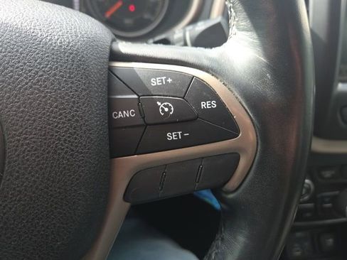 Used 2015 Jeep Cherokee Latitude w/ Cold Weather Group image 40