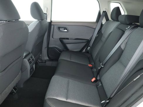 Used 2021 Nissan Rogue SV image 19