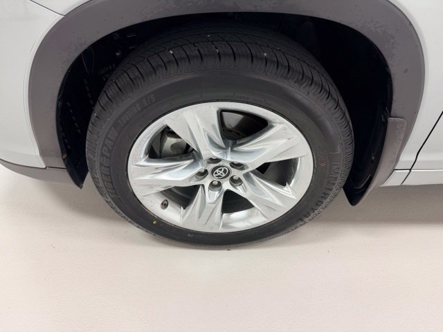 Used 2019 Toyota Highlander Limited AWD/4WD image 17