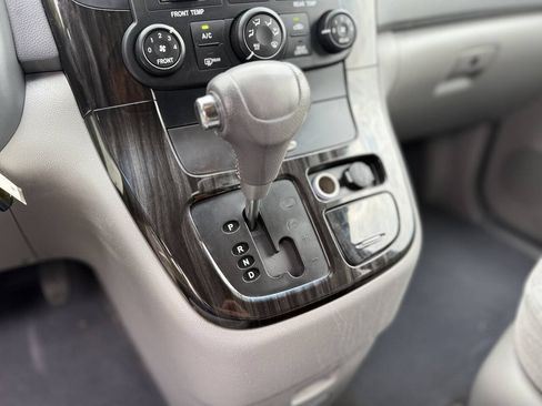 Used 2011 Kia Sedona EX FWD image 19
