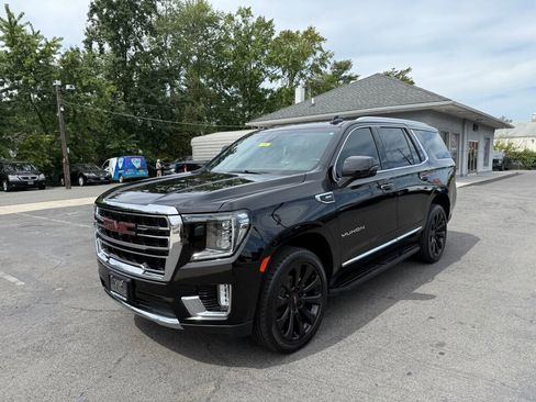 Used 2021 GMC Yukon SLT w/ SLT Premium Package image 3