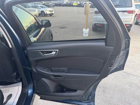 Used 2017 Ford Edge SE image 16