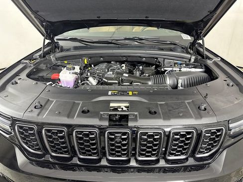 Used 2025 Jeep Grand Cherokee Summit w/ Obsidian Package AWD/4WD image 31