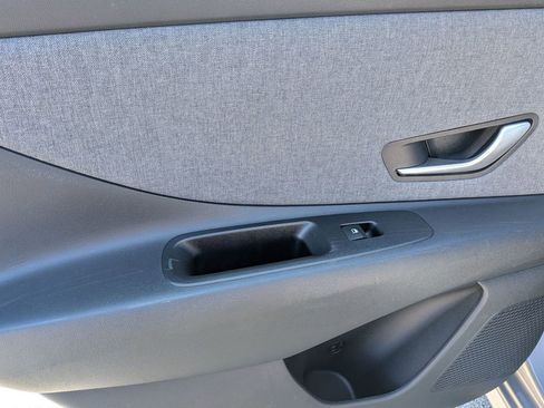 Used 2025 Hyundai Elantra Limited FWD image 27