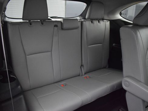 Used 2022 Toyota Highlander XLE AWD/4WD image 12
