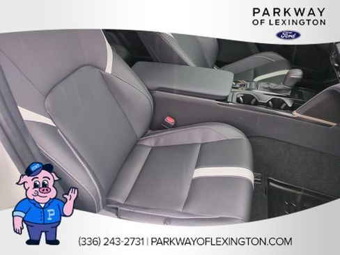 Used 2025 Toyota Camry SE w/ Convenience Package FWD image 33