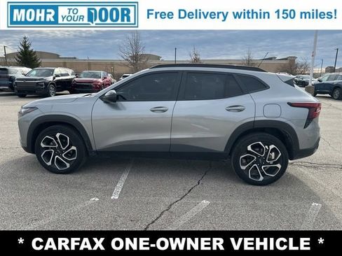 Used 2025 Chevrolet Trax RS w/ Sunroof Package image 8
