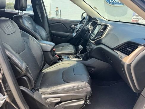 Used 2015 Jeep Cherokee Limited w/ Luxury Group AWD/4WD image 32