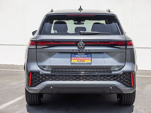 New 2026 Volkswagen Tiguan SE R-Line image 3
