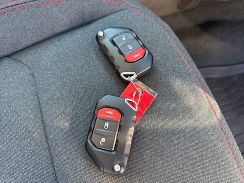 Used 2024 Jeep Wrangler Unlimited Rubicon image 5