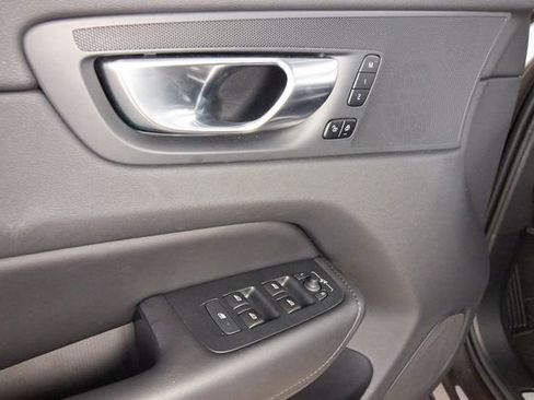 Certified 2025 Volvo XC60 B5 Core AWD/4WD image 12