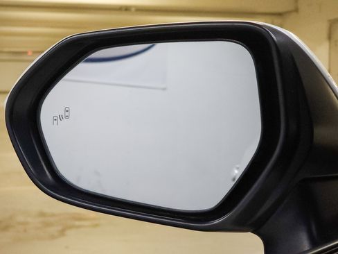 Used 2020 Toyota Corolla XSE image 18