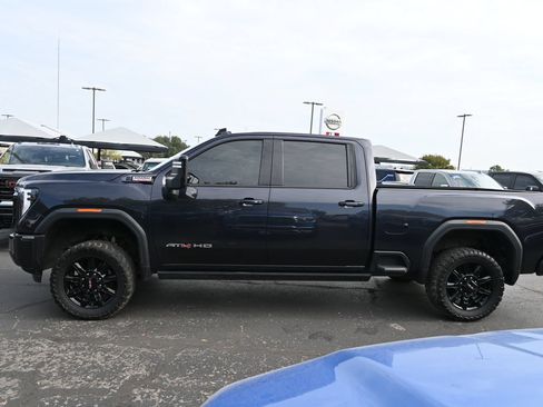 Used 2024 GMC Sierra 2500 AT4 w/ AT4 Premium Plus Package AWD/4WD image 4