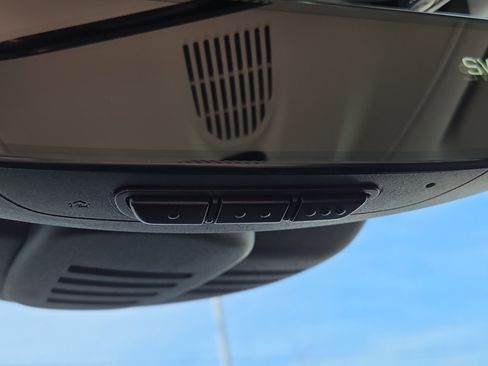 Used 2018 Volvo XC60 T5 Momentum w/ Convenience Package image 25