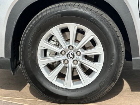 Certified 2025 Toyota Grand Highlander AWD image 35