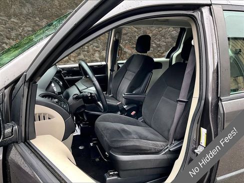 Used 2015 Dodge Grand Caravan American Value Package w/ UConnect Hands-Free Group FWD image 20