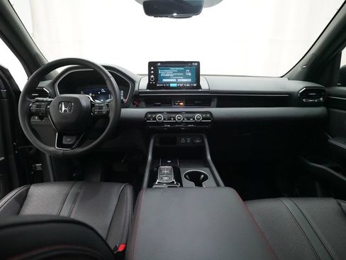 Certified 2025 Honda Pilot Black Edition image 5