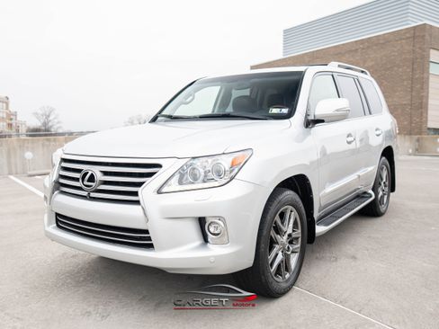 Used 2014 Lexus LX 570 4WD image 3