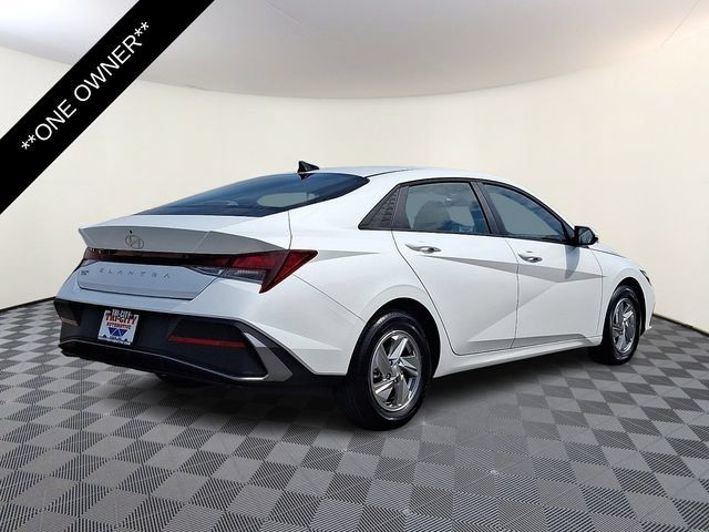 Used 2025 Hyundai Elantra SE FWD image 6