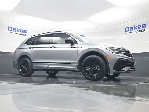 Used 2023 Volkswagen Tiguan SE R-Line FWD image 39