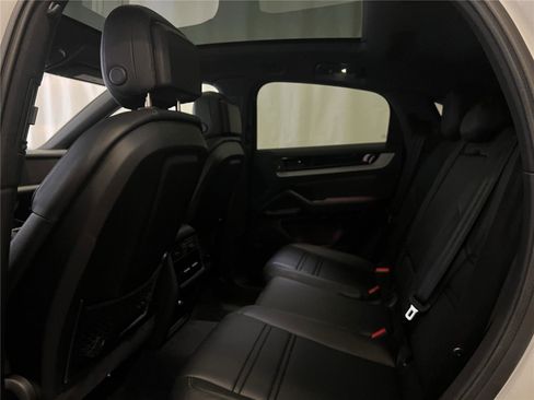 Certified 2025 Porsche Cayenne image 23