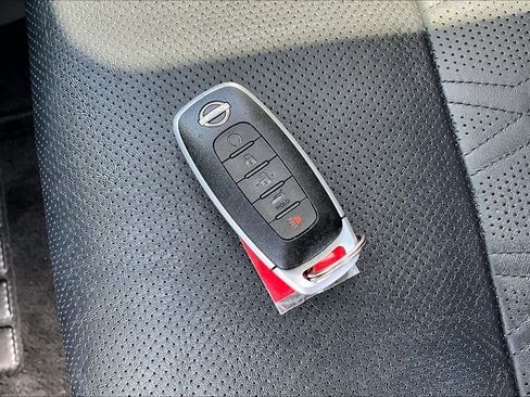 Used 2023 Nissan Rogue Platinum w/ Platinum Premium Package FWD image 14
