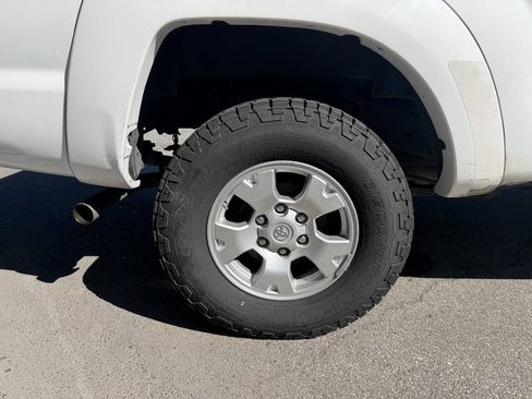 Used 2014 Toyota Tacoma PreRunner w/ SR5 Package RWD image 16