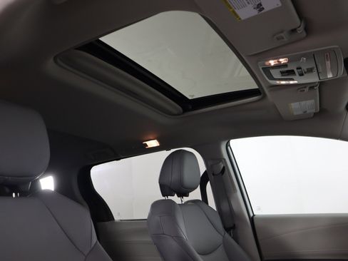 Used 2023 Toyota Sienna XLE image 13