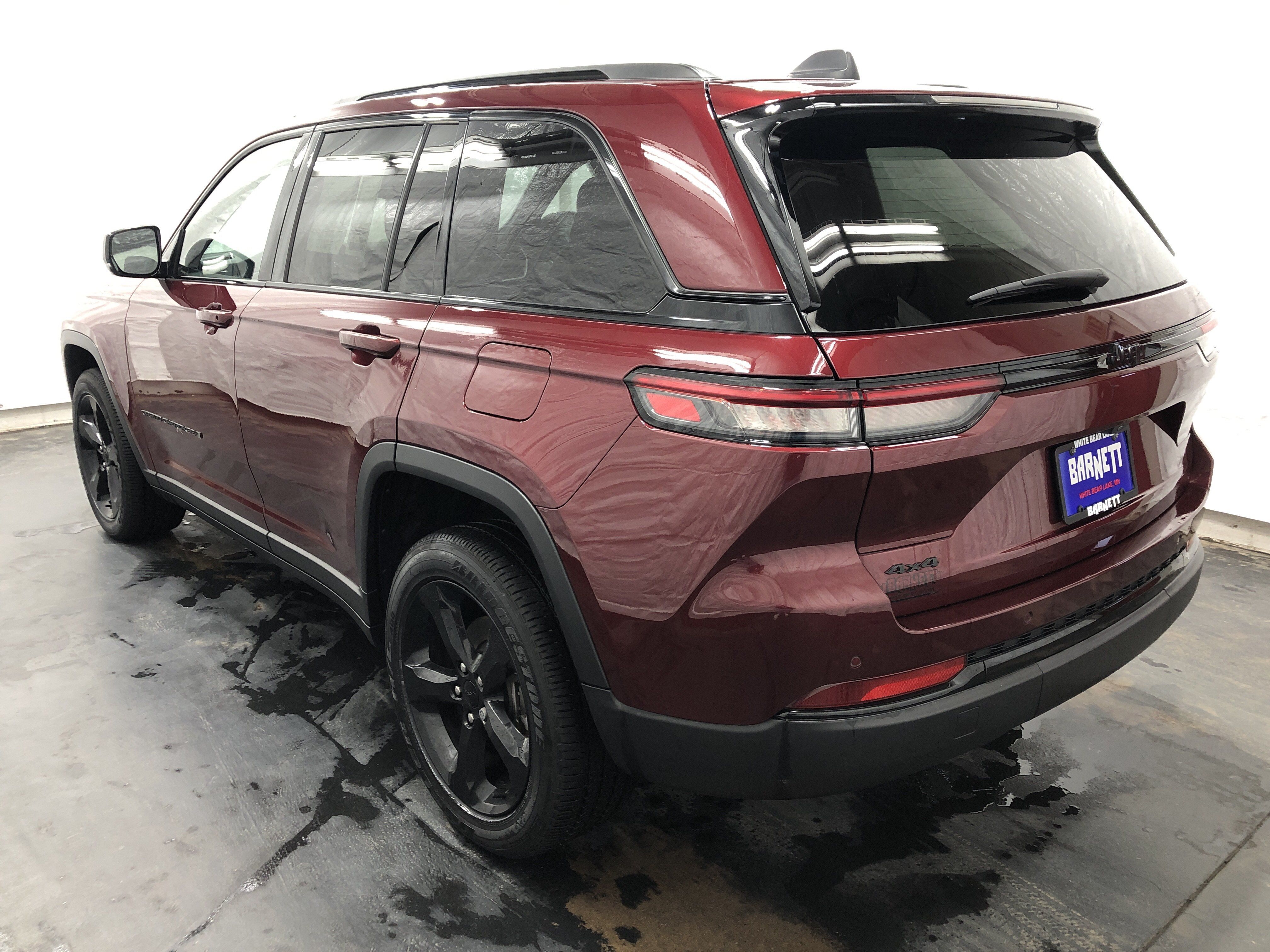 Used 2023 Jeep Grand Cherokee Altitude AWD/4WD image 6