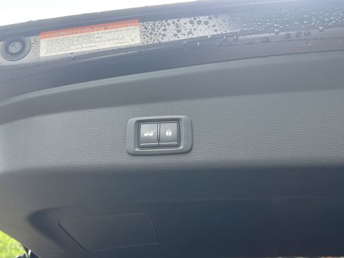 Used 2025 Mitsubishi Outlander SE FWD image 18