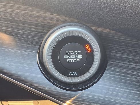 Used 2023 Jeep Wagoneer L Series II image 6