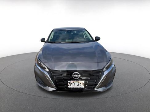 Used 2025 Nissan Altima 2.5 SV FWD image 3