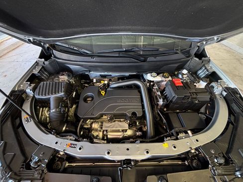 Used 2025 Chevrolet Equinox LT image 36