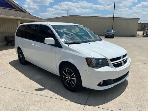 Used 2019 Dodge Grand Caravan GT image 3