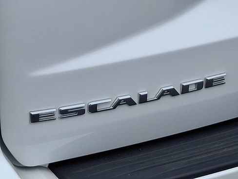 Certified 2023 Cadillac Escalade Premium Luxury image 36