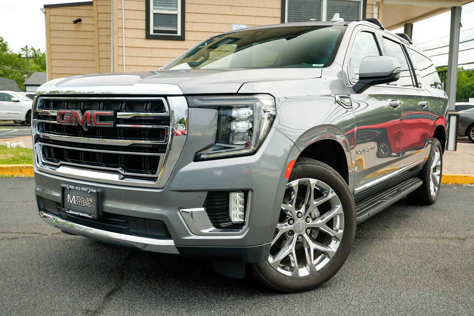 Used 2021 GMC Yukon XL SLT w/ Rear Media and Nav Package AWD/4WD image 9