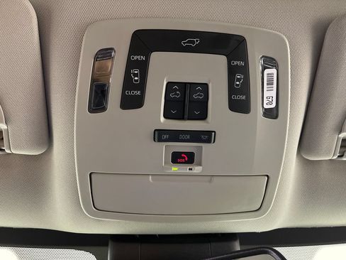 Certified 2025 Toyota Sienna XLE FWD image 29